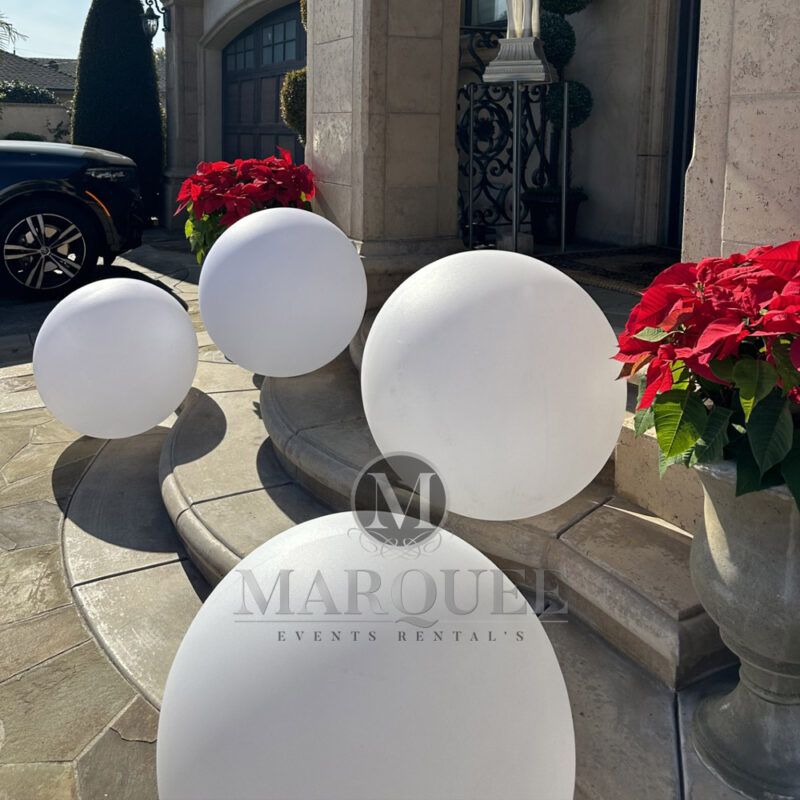 Illuminated LED globes white